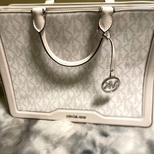 NWT MICHAEL KORS JESSIE PURSE WHITE TOP ZIP LARGE